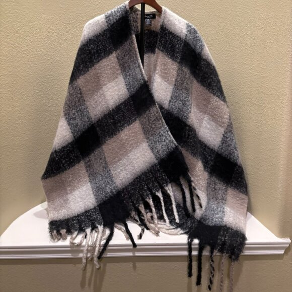 Marcus Adler Sweaters - 🩵Poncho Shrug Cape Marcus Adler New York Plaid One Size Fits All